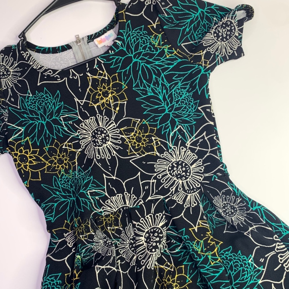 Gorgeous small floral Amelia